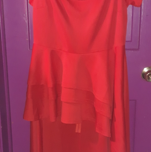 Red off-shoulder hi-low ruffle dress - Picture 4 of 6